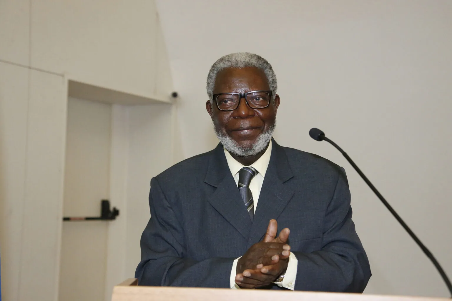 Kabengele Munanga será homenageado pela UFRJ com o título de Doutor ...