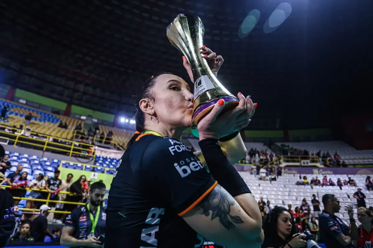 Tifanny Abreu jogadora de vôlei