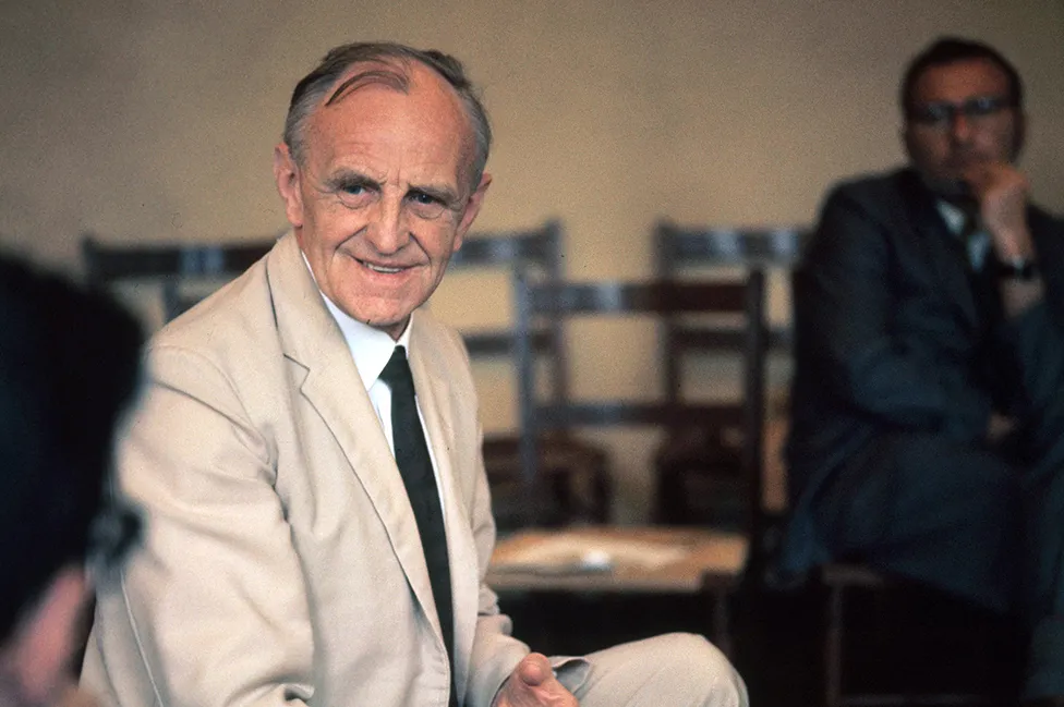 Donald Winnicott, el pediatra y psicoanalista británico que le dijo a ...